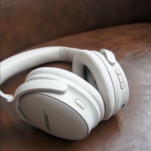 Bose white noise canceling headphones